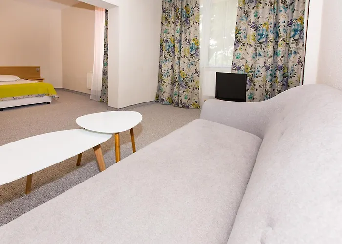 Briz 2 מלון וארנה